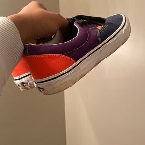 im selling cans loafers got them back in 2019 in cali. no use, really dont like